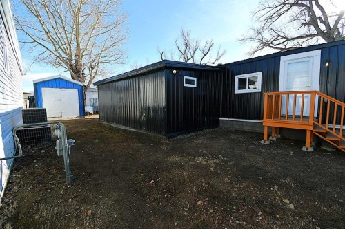 24-831 2 Avenue, Bassano, AB 