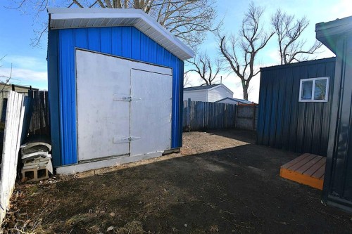 24-831 2 Avenue, Bassano, AB 