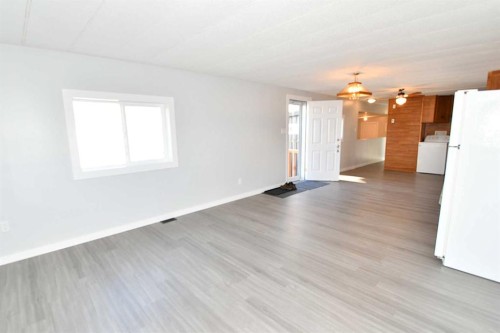 24-831 2 Avenue, Bassano, AB 