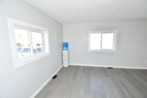 24-831 2 Avenue, Bassano, AB 