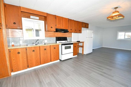 24-831 2 Avenue, Bassano, AB 