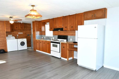 24-831 2 Avenue, Bassano, AB 