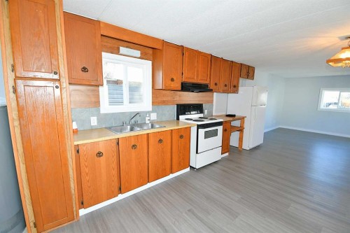 24-831 2 Avenue, Bassano, AB 