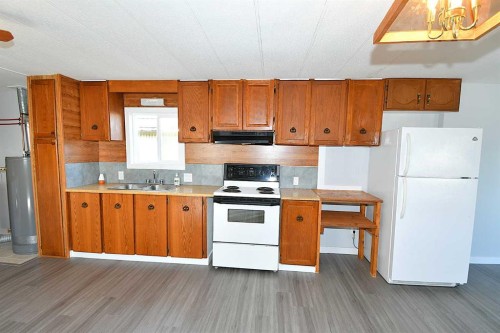 24-831 2 Avenue, Bassano, AB 