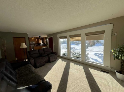 4617 51 Avenue, Taber, AB - Indoor