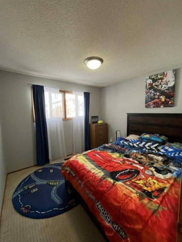 4617 51 Avenue, Taber, AB - Indoor Photo Showing Bedroom