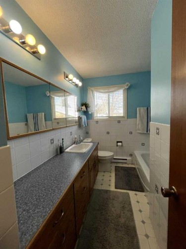 4617 51 Avenue, Taber, AB - Indoor