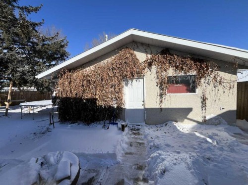 4617 51 Avenue, Taber, AB - Outdoor