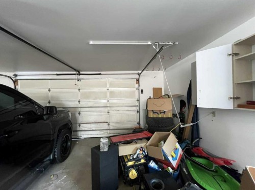 4617 51 Avenue, Taber, AB - Indoor Photo Showing Garage
