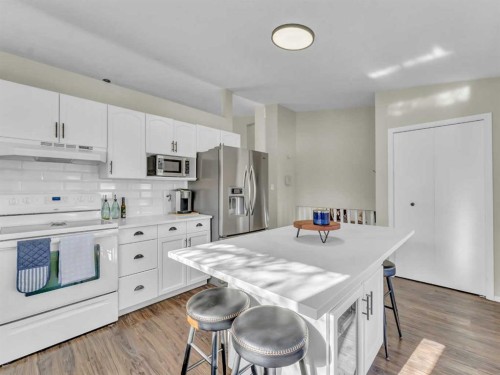 32 Upland Crescent, Brooks, AB - Indoor Photo Showing Kitchen
