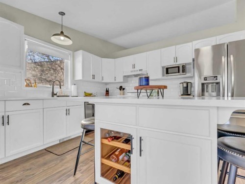 32 Upland Crescent, Brooks, AB - Indoor Photo Showing Kitchen