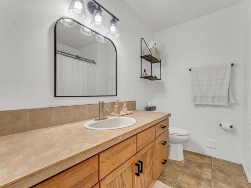 32 Upland Crescent, Brooks, AB - Indoor Photo Showing Bathroom
