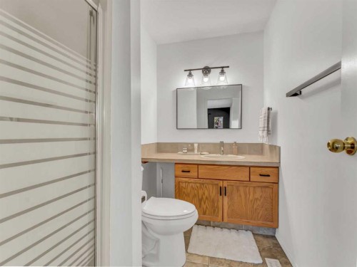 32 Upland Crescent, Brooks, AB - Indoor Photo Showing Bathroom
