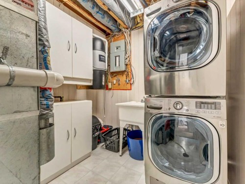 32 Upland Crescent, Brooks, AB - Indoor Photo Showing Laundry Room