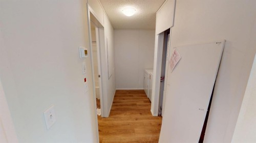 14-831 2 Avenue, Bassano, AB 