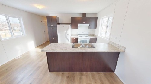 14-831 2 Avenue, Bassano, AB 