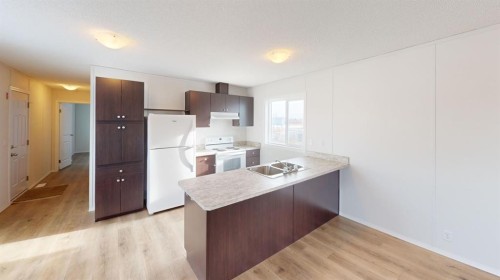 14-831 2 Avenue, Bassano, AB 