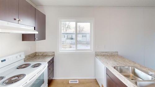 14-831 2 Avenue, Bassano, AB 