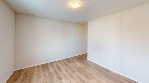 14-831 2 Avenue, Bassano, AB 