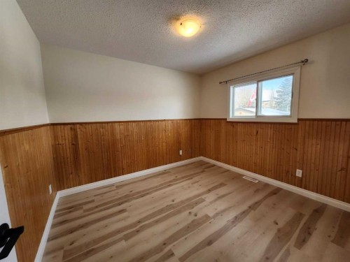 1318 Newcastle Trail, Drumheller, AB - Indoor Photo Showing Other Room