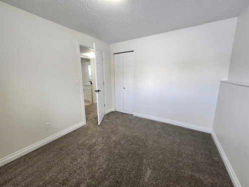 1318 Newcastle Trail, Drumheller, AB - Indoor Photo Showing Other Room