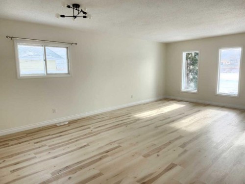 1318 Newcastle Trail, Drumheller, AB - Indoor Photo Showing Other Room