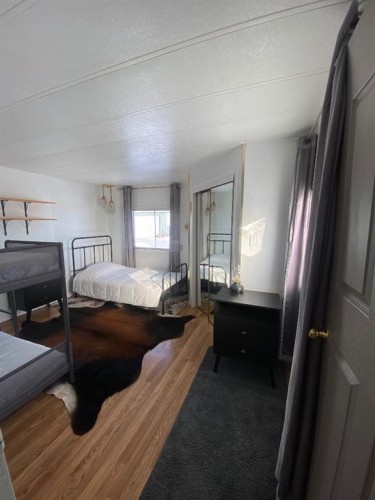220 1 Avenue Se, Youngstown, AB - Indoor Photo Showing Bedroom