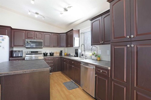 11 Upland Bay West, Brooks, AB - Indoor Photo Showing Kitchen