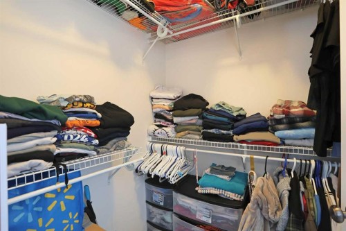 11 Upland Bay West, Brooks, AB - Indoor With Storage
