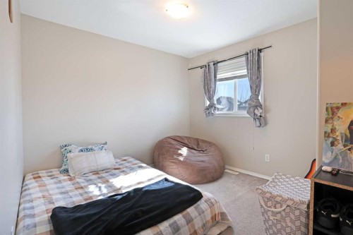 11 Upland Bay West, Brooks, AB - Indoor Photo Showing Bedroom