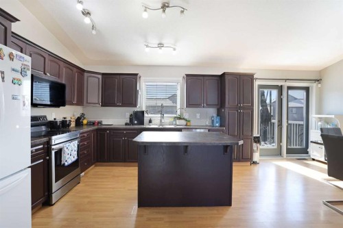11 Upland Bay West, Brooks, AB - Indoor Photo Showing Kitchen
