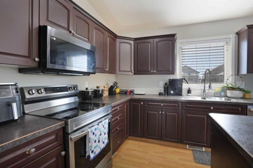 11 Upland Bay West, Brooks, AB - Indoor Photo Showing Kitchen