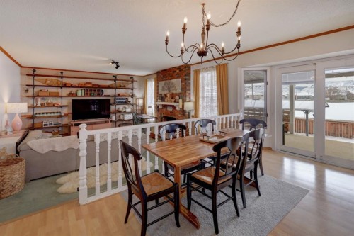 710 Bankview Close, Drumheller, AB - Indoor Photo Showing Dining Room