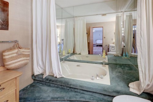 710 Bankview Close, Drumheller, AB - Indoor Photo Showing Bathroom