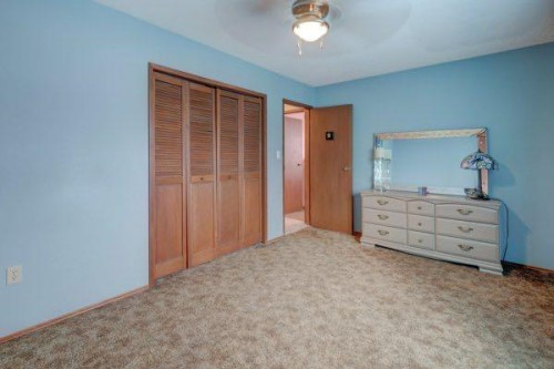 710 Bankview Close, Drumheller, AB - Indoor Photo Showing Bedroom