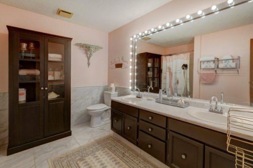 710 Bankview Close, Drumheller, AB - Indoor Photo Showing Bathroom