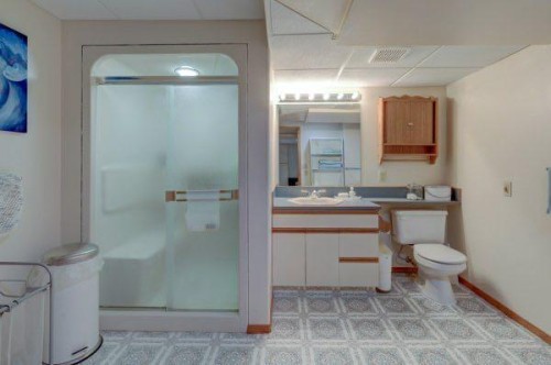 710 Bankview Close, Drumheller, AB - Indoor Photo Showing Bathroom