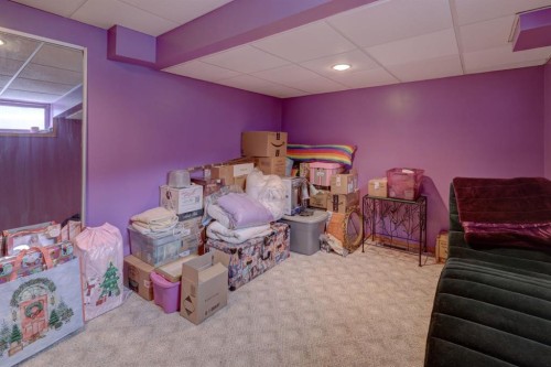 710 Bankview Close, Drumheller, AB - Indoor Photo Showing Other Room