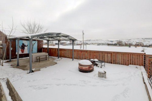 710 Bankview Close, Drumheller, AB - Outdoor