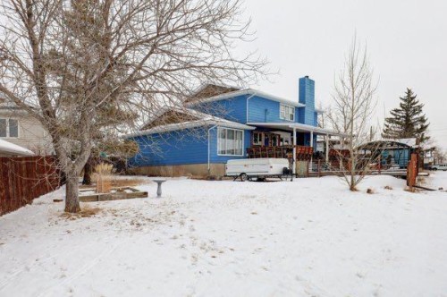 710 Bankview Close, Drumheller, AB - Outdoor