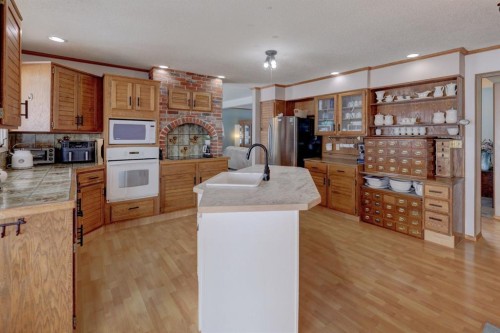710 Bankview Close, Drumheller, AB - Indoor Photo Showing Kitchen With Double Sink