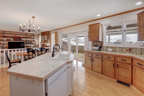 710 Bankview Close, Drumheller, AB - Indoor Photo Showing Kitchen