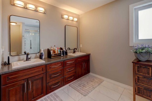 336 Mabbott Road, Drumheller, AB - Indoor Photo Showing Bathroom