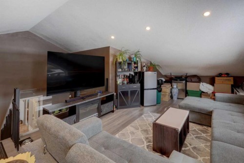 336 Mabbott Road, Drumheller, AB - Indoor Photo Showing Living Room