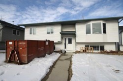 209 Strathaven Bay SOUTH Strathmore, AB T1P 1N4