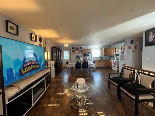 200 Upland Boulevard West, Brooks, AB - Indoor Photo Showing Other Room