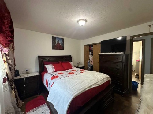 200 Upland Boulevard West, Brooks, AB - Indoor Photo Showing Bedroom