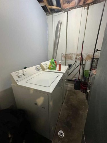 200 Upland Boulevard West, Brooks, AB - Indoor Photo Showing Laundry Room
