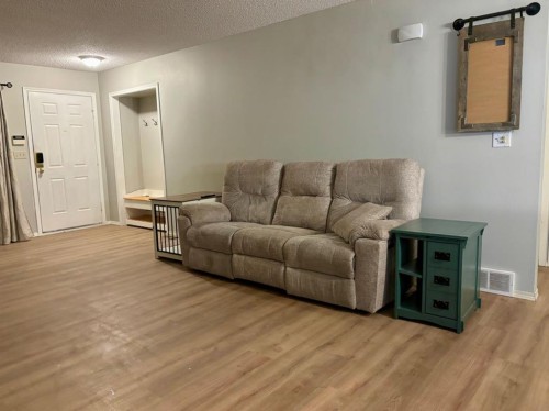 32 Ramsey Close, Red Deer, AB - Indoor Photo Showing Living Room