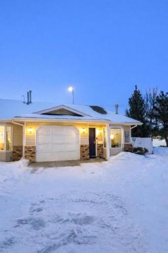 32 Ramsey Close, Red Deer, AB - Outdoor